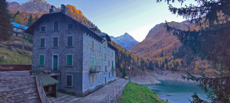 La palazzina che guarda sul lago